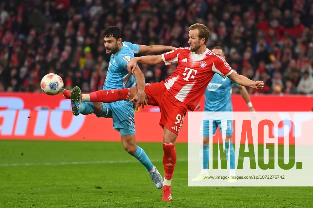 Harry KANE Bayern Muenchen , Action,duel against Ozan KABAK 1899 Hoffenheim Football 1 Bundesliga Season 2025 2026, 21 Matchday, Matchday21 FC Bayern Muenchen TSG 1899 Hoffenheim 5 1 on 08 02 2026 , A L L I A N Z A R E N A