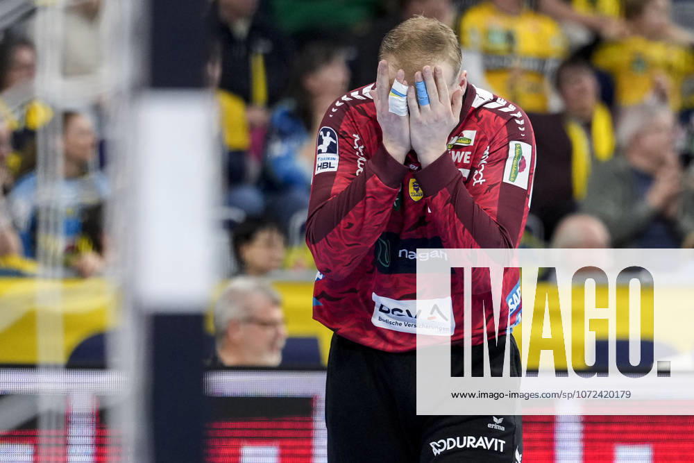 David Späth Goalkeeper, RNL, 29 , single picture, single photo, action, action, looking disappointed, disappointment, frustration, disappointed, pessimistic, 11 02 2026, Mannheim Germany , Handball, Bundesliga, Rhein Neckar Löwen THW Kiel
