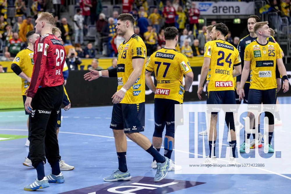 Rhein Neckar Löwen players, disappointed about the defeat, disappointment after the final whistle, highlight, loser, lost, frustration, disappointed, pessimistic, 11 02 2026, Mannheim Germany , Handball, Bundesliga, Rhein Neckar Löwen THW Kiel