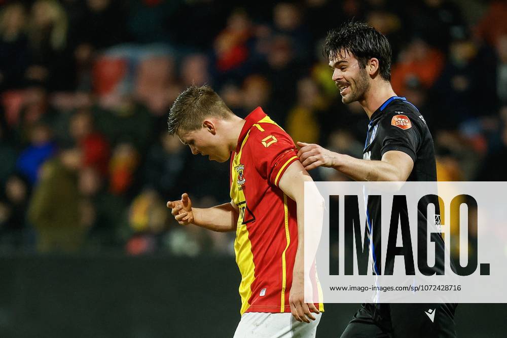 DEVENTER - Alfons Sampsted of Go Ahead Eagles, Lasse Nordas of SC Heerenveen (l-r) during the Dutch Eredivisie match between Go Ahead Eagles and SC Heerenveen at De Adelaarshorst on February 11, 2026, in Deventer, Netherlands. VINCENT JANNINK ANP Eredivisie 2025-2026 ANPxSportx IVx 550381368 originalFilename: 550381368