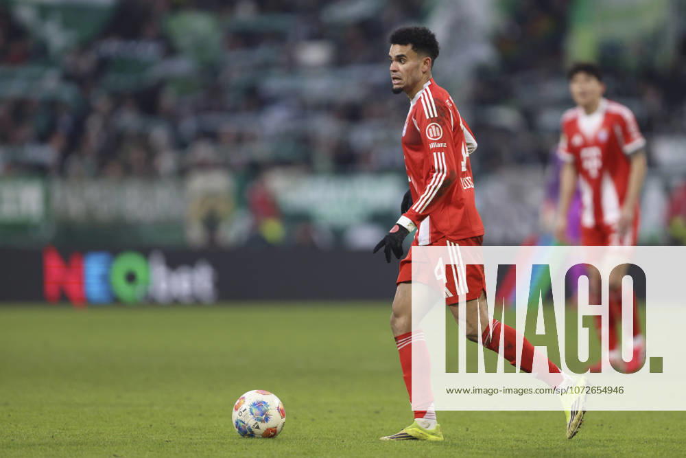 Luis Diaz FC Bayern Munich in action, on the ball, individual action during the Bundesliga match between SV Werder Bremen and FC Bayern Munich at Weserstadion on February 14, 2026 in Bremen, Germany Germany Photo by Oliver Kaelke DeFodi Images Luis Diaz FC Bayern München controls the ball during the Bundesliga match between SV Werder Bremen and FC Bayern München at Weserstadion on February 14, 2026 in Bremen, Germany Photo by Oliver Kaelke DeFodi Images DFL regulations prohibit any use of photographs as image sequences and or quasi video Photo by Oliver Kaelke DeFodi Images