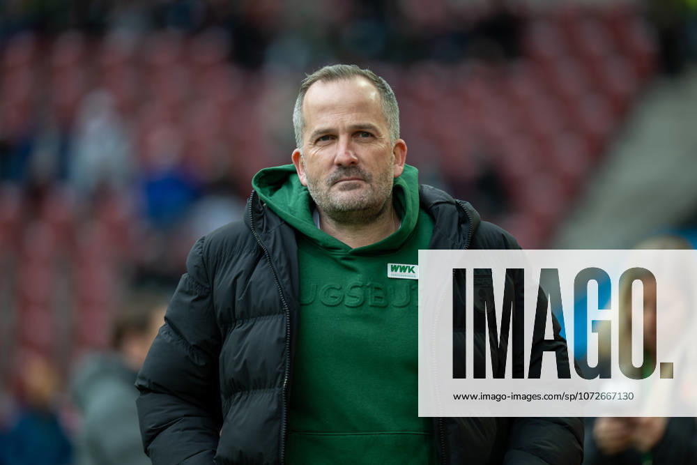 Manuel Baum FC Augsburg, Head Coach , GER, FC Augsburg vs 1 FC Heidenheim, Football, Bundesliga, Matchday 22, Season 2025 2026, 15 02 2026, DFL DFB REGULATIONS PROHIBIT ANY USE OF PHOTOGRAPHS AS IMAGE SEQUENCES AND OR QUASI VIDEO, GER, FC Augsburg vs 1 FC Heidenheim, Football, Bundesliga, Matchday 22, Season 2025 2026, 15 02 2026 Heidenheim