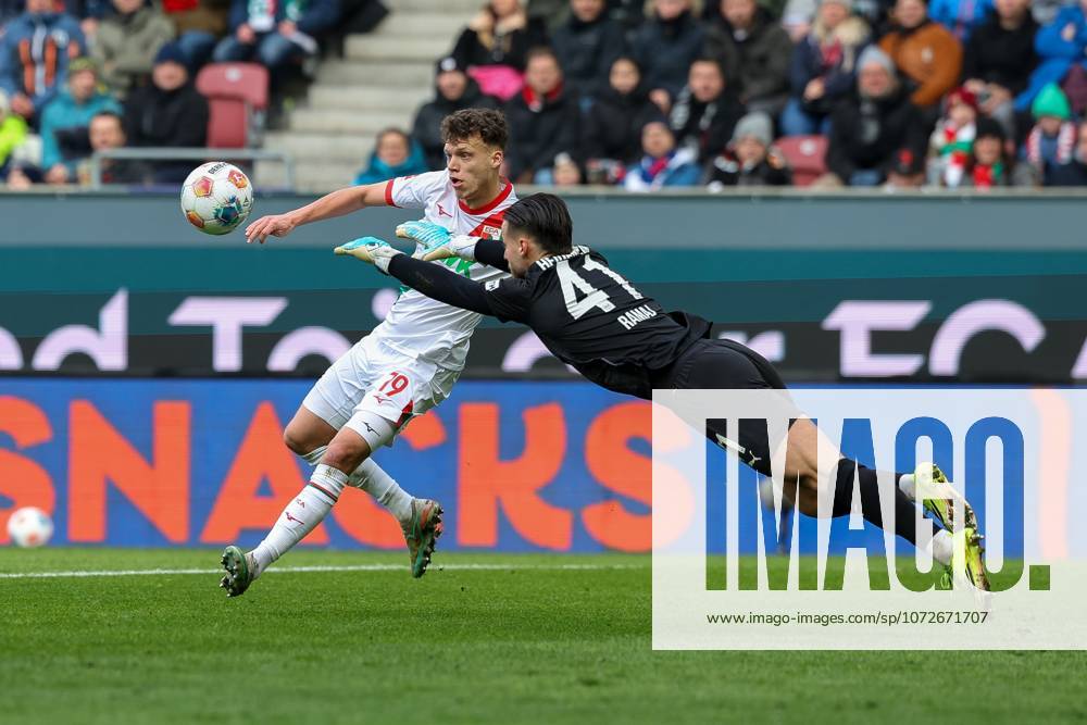 In duel, action, with Robin Fellhauer 19 FC Augsburg , Diant Ramaj 41 1 FC Heidenheim , FC Augsburg vs 1 FC Heidenheim, Football, 1 Bundesliga, 22 Matchday, 15 02 2026 DFB regulations prohibit any use of photographs as image sequences and or quasi video Augsburg Bayern Germany