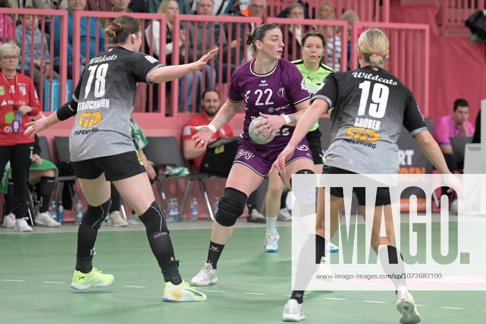 Gabriela Clausson Bitolo TusSies Metzingen, 22 vs Lucy Strauchmann SV Union Halle Neustadt, 78 and Lea Gruber SV Union Halle Neustadt, 19 TusSies Metzingen vs SV Union Halle Neustadt, Handball, Alsco HBF, 17 League Matchday, Season 2025 2026, 15 02 2026 TusSies Metzingen vs SV Union Halle Neustadt, Handball, Alsco HBF, 17 League Matchday, Season 2025 2026, 15 02 2026 Tuebingen