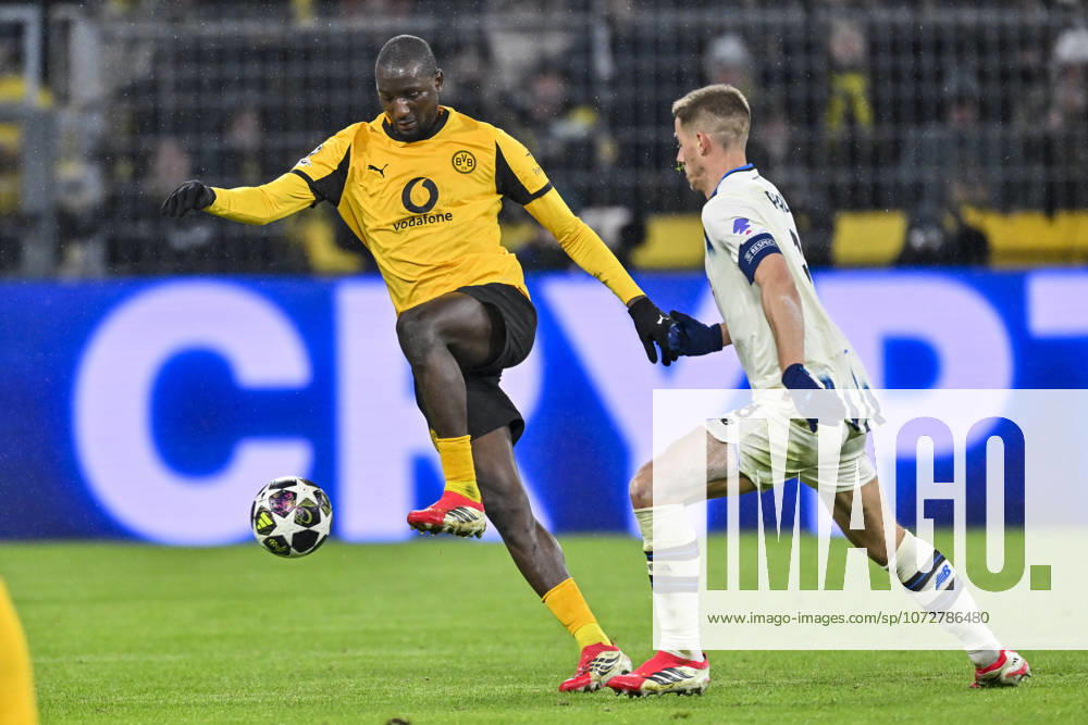 V li in duel Serhou Guirassy Dortmund 9 Mario Pasalic Atalanta 8 17 02 2026 Soccer, Champions League, Borussia Dortmund vs Atalanta Bergamo , Signal Iduna Park, Dortmund,
