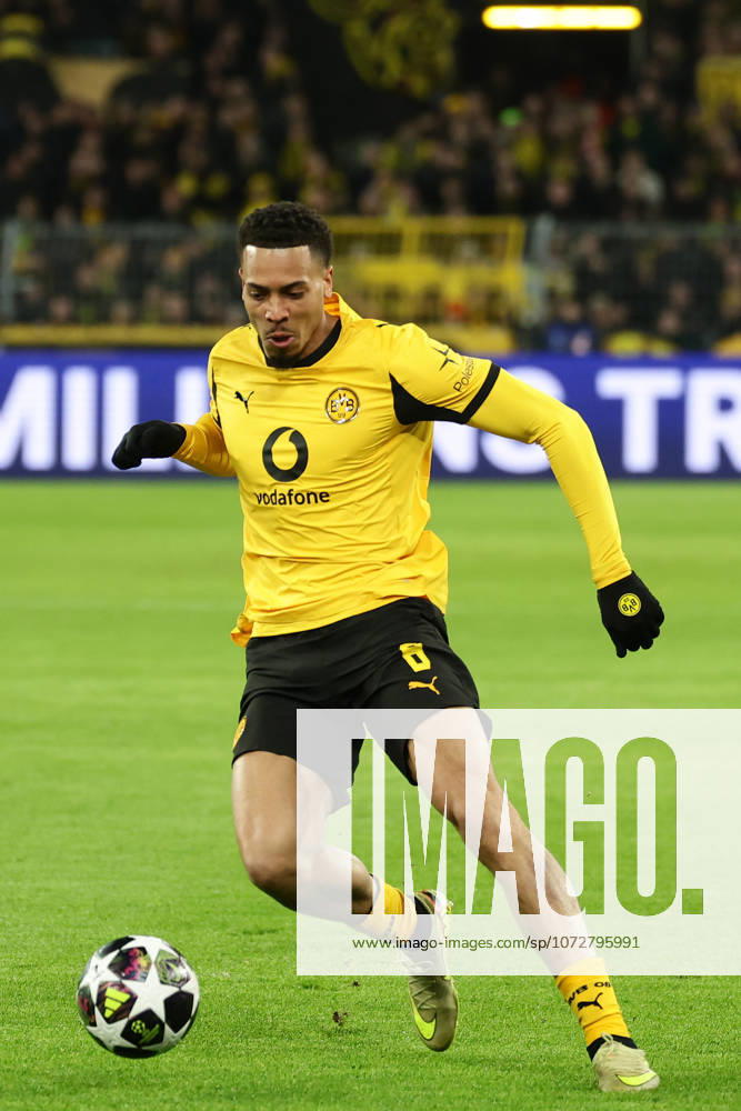 Dortmund, Germany, 17 02 26, Felix Nmecha Borussia Dortmund on the ball during the Champions League playoff match between Borussia Dortmund Atalanta Bergamo at Signal Iduna Park in Dortmund Photo by Joachim Bywaletz DFB DFL REGULATIONS PROHIBIT ANY USE OF PHOTOGRAPHS AS IMAGE SEQUENCES AND OR QUASI VIDEO