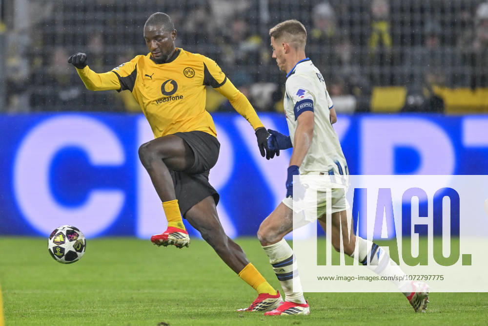 V li in duel Serhou Guirassy Dortmund 9 Mario Pasalic Atalanta 8 17 02 2026 Soccer, Champions League, Borussia Dortmund vs Atalanta Bergamo , Signal Iduna Park, Dortmund,