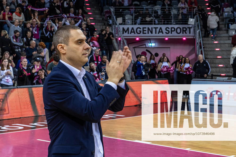 Marko Stankovic Telekom Baskets Bonn, Head Coach claps with joy after the victory against Rasta Vechta Telekom Baskets Bonn vs Rasta Vechta, Basketball, easy Credit BBL, 21 Matchday, 2025 2026, 18 02 2026 Telekom Baskets Bonn vs Rasta Vechta, Basketball, easy Credit BBL, 21 Matchday, 2025 2026, 18 02 2026 Bonn