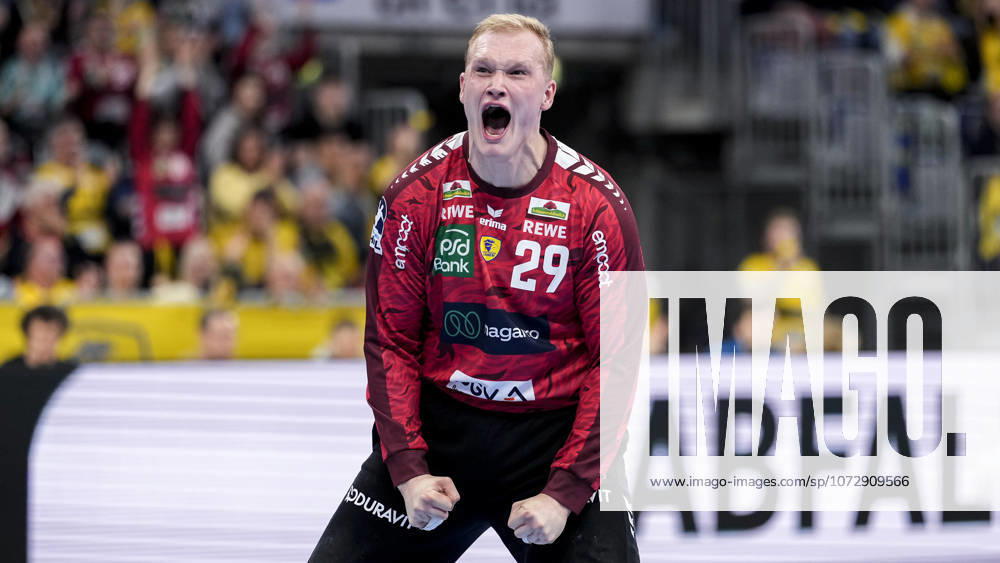 David Späth goalkeeper, RNL, 29 , Rhein Neckar Löwen player, single picture, single photo, action, cheering, cheers, celebration, joy, happy, rejoicing, confident, optimistic, positive, game scene, 20 02 2026, Mannheim Germany , Handball, Bundesliga, Rhein Neckar Löwen TBV Lemgo Lippe