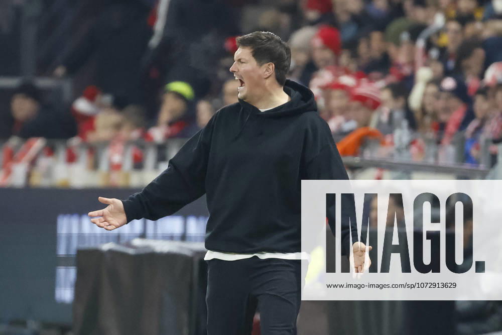 Merlin Polzin Hamburger SV, Coach , Facial expression, Facial expression, Emotion , Germany, Soccer, 1 Bundesliga, 23 Matchday, 2025 2026, 1 FSV Mainz vs Hamburger SV, 20 02 2026, Mainz Mewa Arena Germany