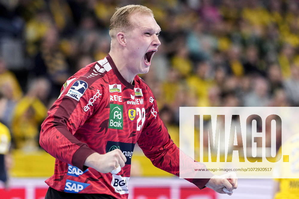 David Späth goalkeeper, RNL, 29 , Rhein Neckar Löwen player, single picture, single photo, action, cheering, cheers, celebration, joy, happy, rejoicing, confident, optimistic, positive, game scene, 20 02 2026, Mannheim Germany , Handball, Bundesliga, Rhein Neckar Löwen TBV Lemgo Lippe