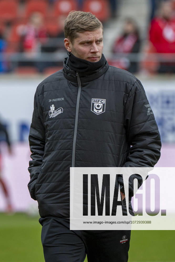 Regionalliga Nordost Season 25 26 Hallescher FC vs Greifswalder FC Halle, Germany February 21, 2026 In the picture Coach Robert Schröder Schroeder Halle Halle Saale Leuna Chemie Stadion Sachsen Anhalt Germany