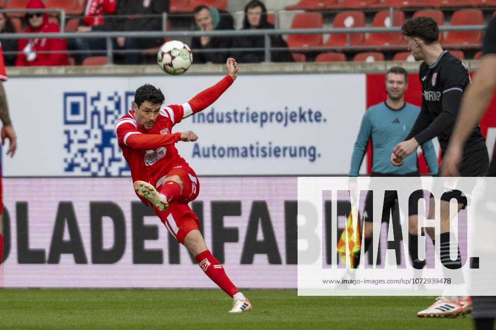 Regionalliga Nordost Season 25 26 Hallescher FC vs Greifswalder FC Halle, Germany February 21, 2026 In the picture Niklas Landgraf Halle Halle Saale Leuna Chemie Stadion Sachsen Anhalt Germany