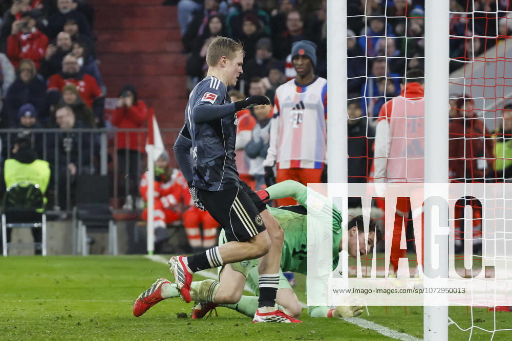 Jonathan Burkardt Eintracht Frankfurt, 09 and Jonas Urbig FC Bayern Munich, 40 after the penalty, Germany, Football, 1 Bundesliga, Matchday 23, 2025 2026, FC Bayern Munich vs Eintracht Frankfurt, 21 02 2026, Munich Allianz Arena Germany