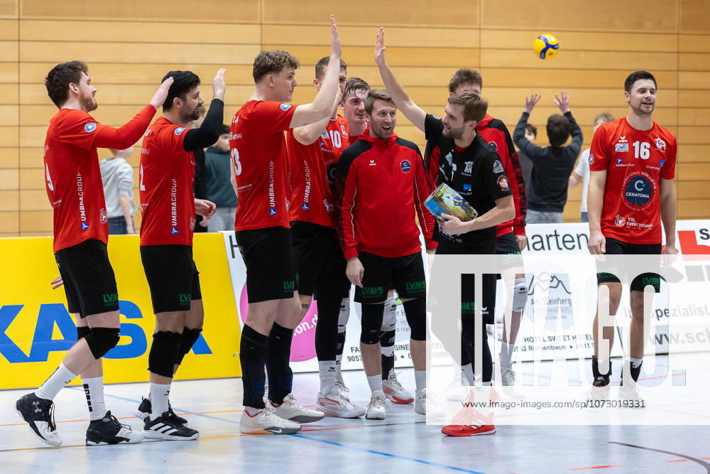Team, squad, cheers, jubilation, positive emotions, positive emotion, end of match, SV Schwaig Volleyball CERATONIA Volleys Eltmann , Volleyball, 2 Bundesliga Sued, 22 Matchday, 21 02 2026 SV Schwaig Volleyball CERATONIA Volleys Eltmann , Volleyball, 2 Bundesliga Sued, 22 Matchday, 21 02 2026 Schwaig