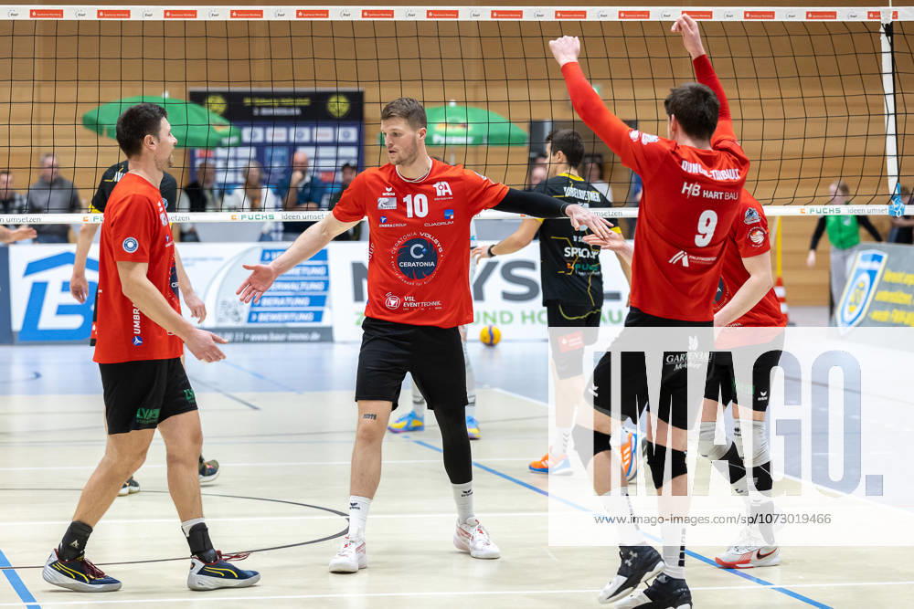Team, squad, cheers, jubilation, positive emotions, positive emotion, end of match, SV Schwaig Volleyball CERATONIA Volleys Eltmann , Volleyball, 2 Bundesliga Sued, 22 Matchday, 21 02 2026 SV Schwaig Volleyball CERATONIA Volleys Eltmann , Volleyball, 2 Bundesliga Sued, 22 Matchday, 21 02 2026 Schwaig