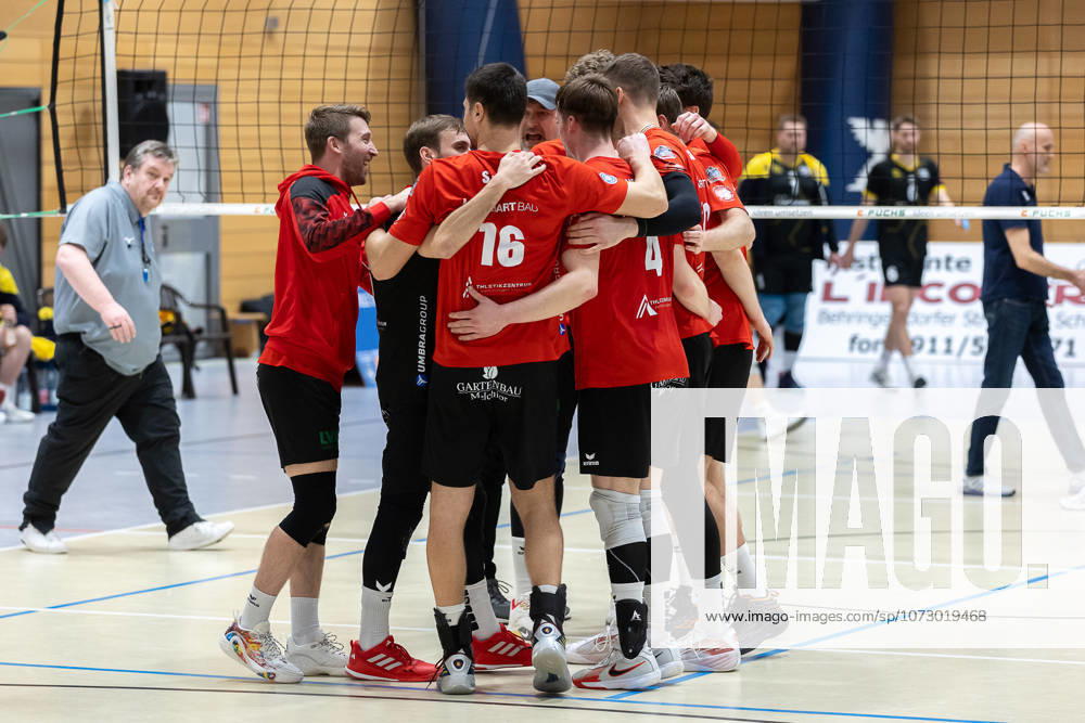 Team, squad, cheers, jubilation, positive emotions, positive emotion, end of match, SV Schwaig Volleyball CERATONIA Volleys Eltmann , Volleyball, 2 Bundesliga Sued, 22 Matchday, 21 02 2026 SV Schwaig Volleyball CERATONIA Volleys Eltmann , Volleyball, 2 Bundesliga Sued, 22 Matchday, 21 02 2026 Schwaig