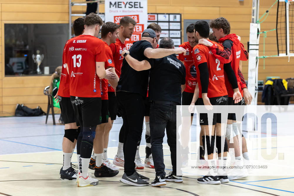 Team, squad, cheers, jubilation, positive emotions, positive emotion, end of match, SV Schwaig Volleyball CERATONIA Volleys Eltmann , Volleyball, 2 Bundesliga Sued, 22 Matchday, 21 02 2026 SV Schwaig Volleyball CERATONIA Volleys Eltmann , Volleyball, 2 Bundesliga Sued, 22 Matchday, 21 02 2026 Schwaig