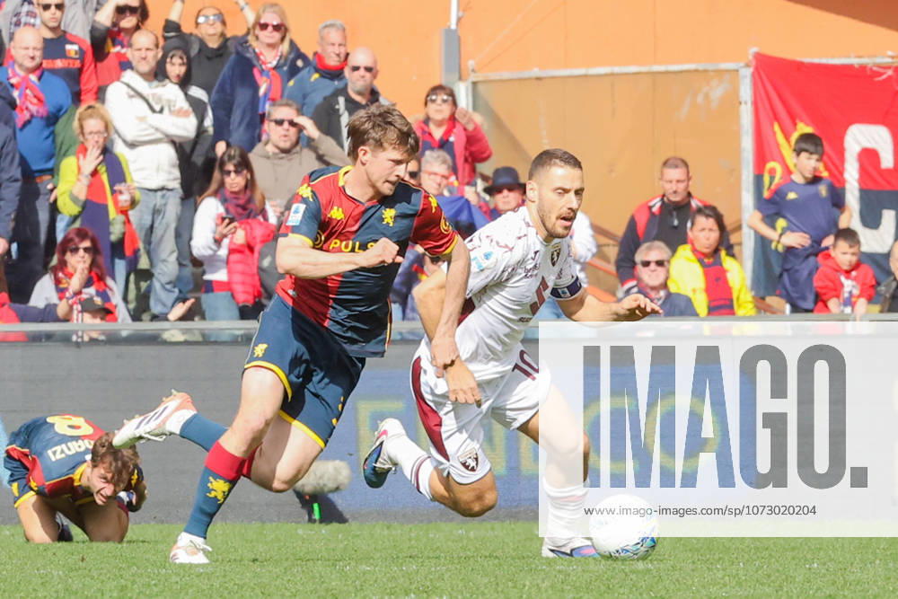 GenoaÕs Morten Frendrup fights for the ball with TorinoÕs Nikola Vlasic during the Serie A soccer match between Genoa and Torino at the Luigi Ferraris Stadium in Genoa, Italy - Sunday, February 22, 2026. - Soccer .