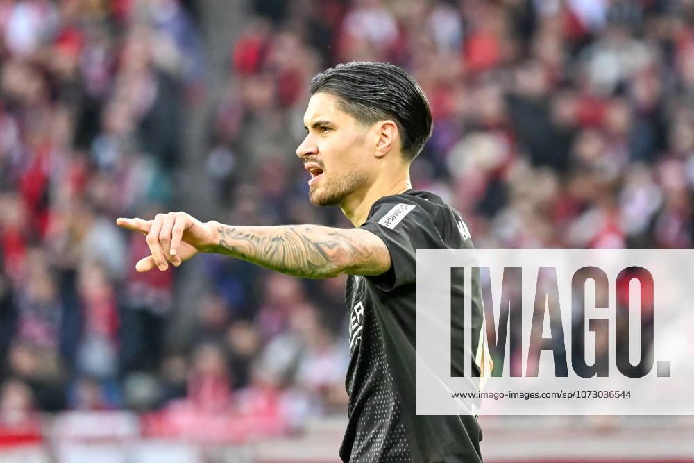 Kevin Diks Borussia Moenchengladbach, 04 with gestures GER, SC Freiburg Borussia Moenchengladbach, Football, Bundesliga, Matchday 23, Season 2025 2026, 22 02 2026 DFL DFB REGULATIONS PROHIBIT ANY USE OF PHOTOGRAPHS AS IMAGE SEQUENCES AND OR QUASI VIDEO GER, SC Freiburg Borussia Moenchengladbach, Football, Bundesliga, Matchday 23, Season 2025 2026, 22 02 2026 Freiburg