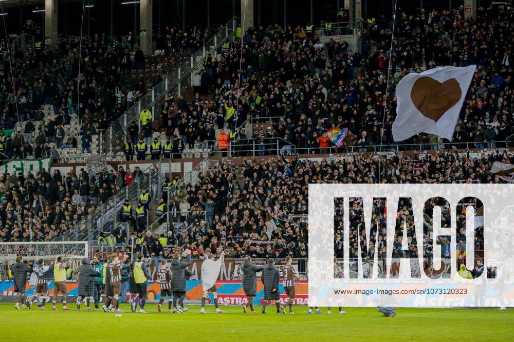 Final cheer of the Pauli team in front of the north stand Fans Spectators Germany , Hamburg , Millerntorstadion , Football , 1 Bundesliga , FC St Pauli SV Werder Bremen