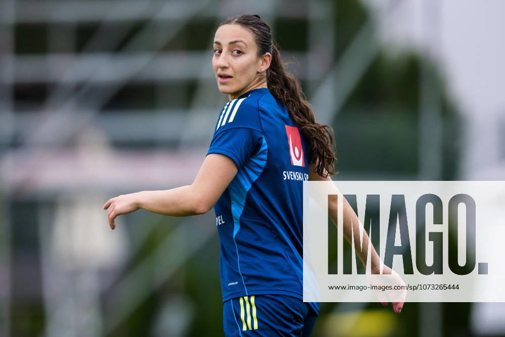 Rosa Kafaji of the Swedish women s national football at a training session on February 25, 2026 in Albufeira Photo Ludvig Thunman BILDBYRAN code LT LT0773 fotboll football soccer fotball träning practice training sverige sweden dam bbeng