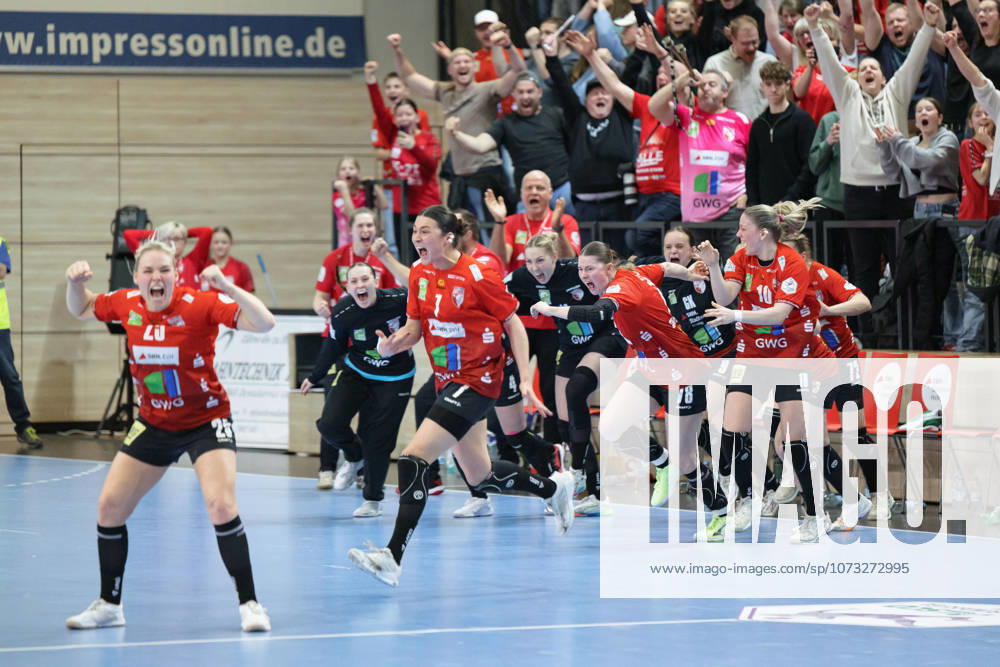 Wildcats cheer after 33 32 home win, SV Union Halle Neustadt vs BSV Sachsen Zwickau, Alsco Handball Bundesliga Frauen, Saison 2025 26, 18 Spieltag, 25 02 2026 Halle SWH Arena Sachsen Anhalt Germany