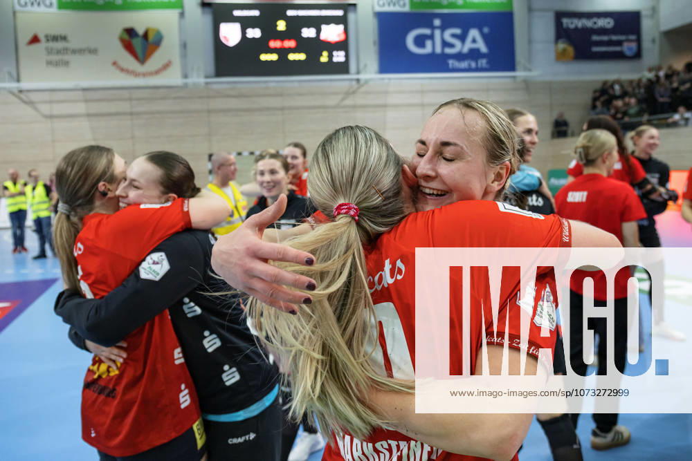 Wildcats cheer after 33 32 home win, SV Union Halle Neustadt vs BSV Sachsen Zwickau, Alsco Handball Bundesliga Frauen, Saison 2025 26, 18 Spieltag, 25 02 2026 Halle SWH Arena Sachsen Anhalt Germany