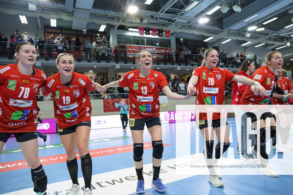 Wildcats cheer after 33 32 home win, SV Union Halle Neustadt vs BSV Sachsen Zwickau, Alsco Handball Bundesliga Frauen, Saison 2025 26, 18 Spieltag, 25 02 2026 Halle SWH Arena Sachsen Anhalt Germany