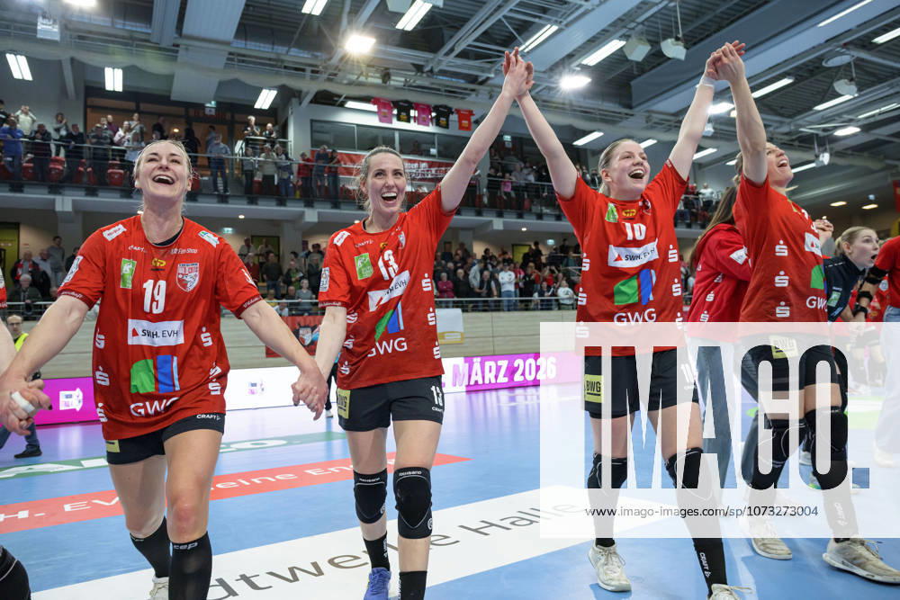 Wildcats cheer after 33 32 home win, SV Union Halle Neustadt vs BSV Sachsen Zwickau, Alsco Handball Bundesliga Frauen, Saison 2025 26, 18 Spieltag, 25 02 2026 Halle SWH Arena Sachsen Anhalt Germany