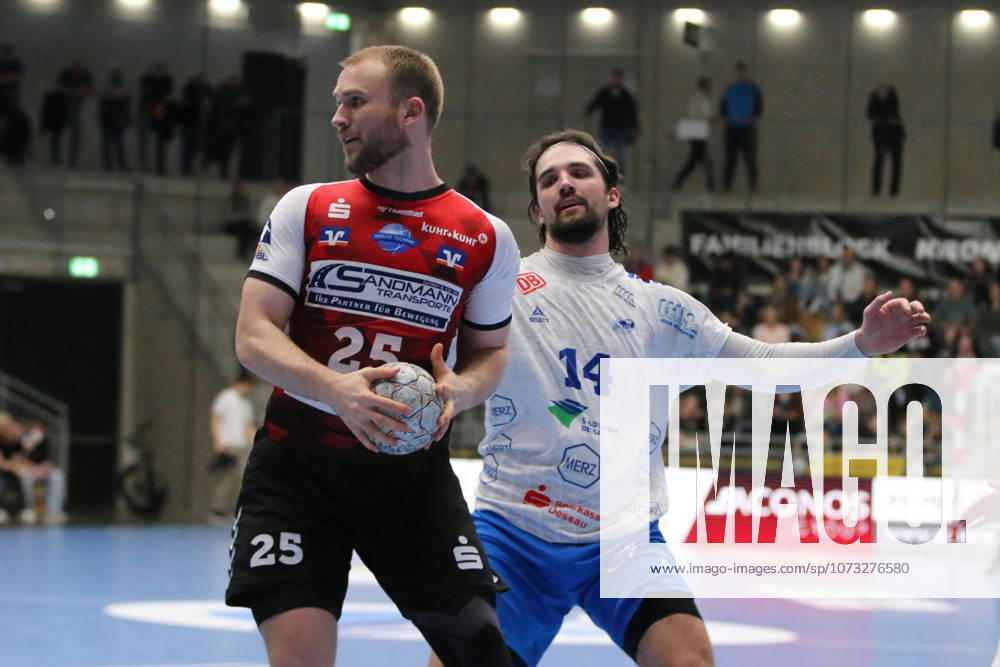 Handball Men 2025 2026 2 Handball Bundesliga 21 Matchday HSG Nordhorn Lingen Dessau Roßlauer HV 06 EmslandArena Lingen Jaris Tobeler Nordhorn, 25, red on the ball Lingen Ems Lower Saxony Germany