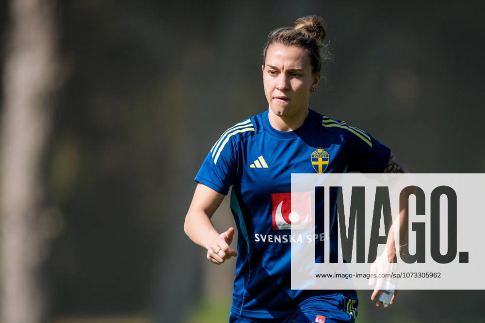 Julia Zigiotti Olme of the Swedish women s national football team at a training session on February 26, 2026 in Albuferia Photo Ludvig Thunman BILDBYRAN code LT LT0774 fotboll football soccer fotball träning practice training sverige sweden dam bbeng