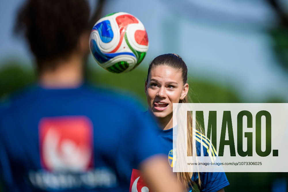 Bella Andersson of the Swedish women s national football team at a training session on February 26, 2026 in Albuferia Photo Ludvig Thunman BILDBYRAN code LT LT0774 fotboll football soccer fotball träning practice training sverige sweden dam bbeng