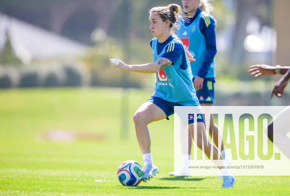 Julia Zigiotti Olme of the Swedish women s national football team at a training session on February 26, 2026 in Albuferia Photo Ludvig Thunman BILDBYRAN code LT LT0774 fotboll football soccer fotball träning practice training sverige sweden dam bbeng