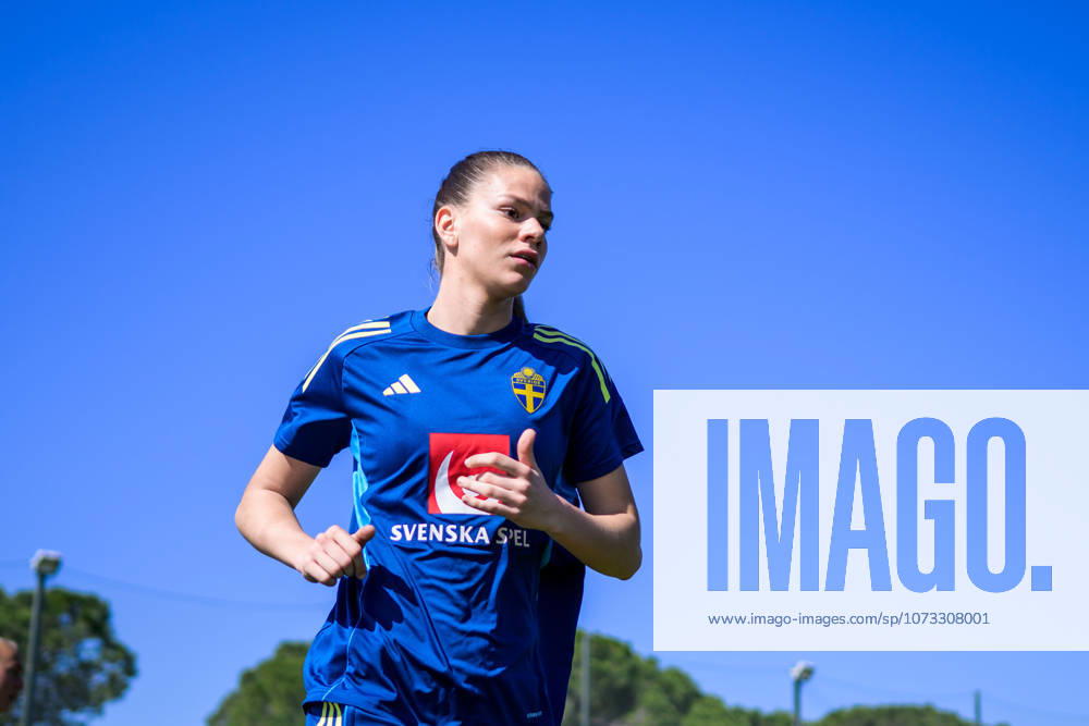 Bella Andersson of the Swedish women s national football team at a training session on February 26, 2026 in Albuferia Photo Ludvig Thunman BILDBYRAN code LT LT0774 fotboll football soccer fotball träning practice training sverige sweden dam bbeng