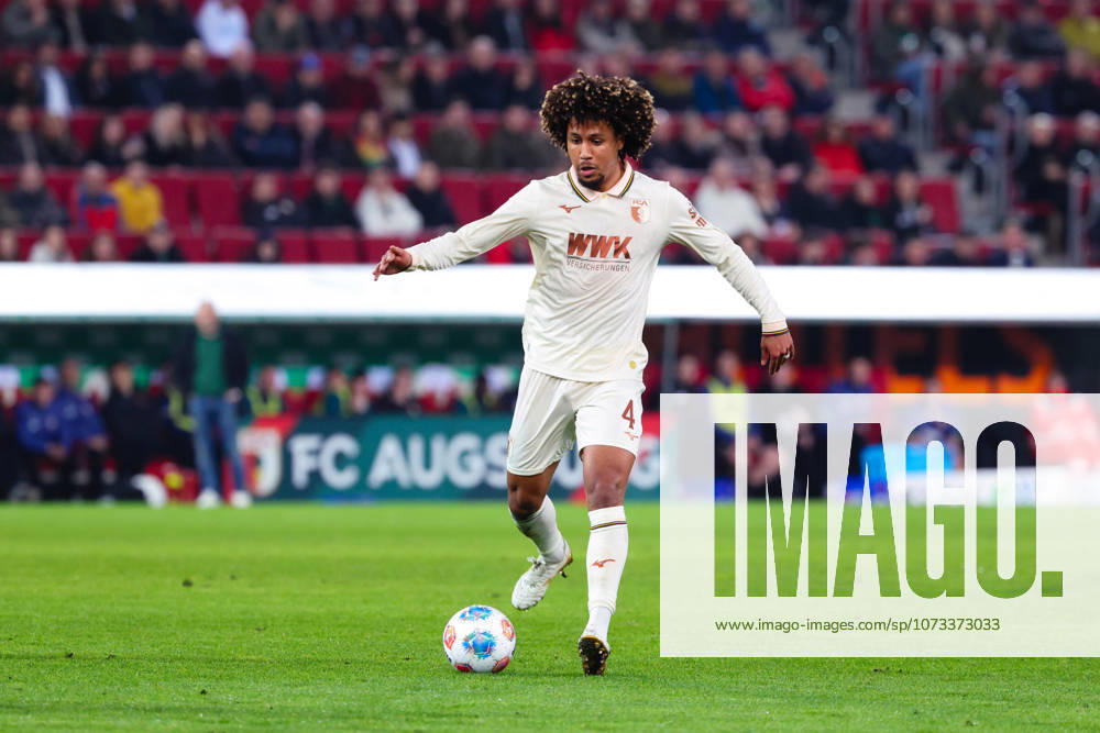 Han Noah Massengo 4, FC Augsburg at the match between FC Augsburg v 1 FC Köln, Football, Men, Bundesliga, 2025 2026, 24 Matchday on 27 02 2026 in Augsburg, WWK ARENA DFL and DFB regulations prohibit any use of photographs as image sequences and or quasi video Bayern Germany
