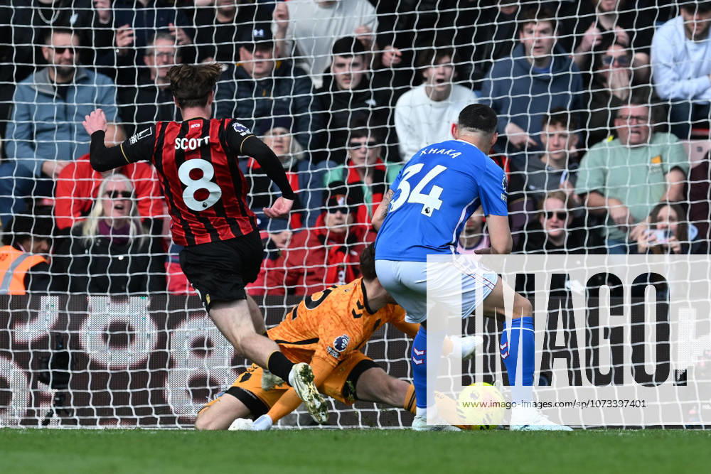 Bournemouth v Sunderland, Premier League Robin Roefs (22) of Sunderland makes a save from a shot at goal by Alex Scott (8) of AFC Bournemouth during the Premier League match between Bournemouth and Sunderland at the Vitality Stadium, Bournemouth, UK on 28 February 2026. Bournemouth Vitality Stadium Dorset UK Editorial use only DataCo restrictions apply See www.football-dataco.com ,