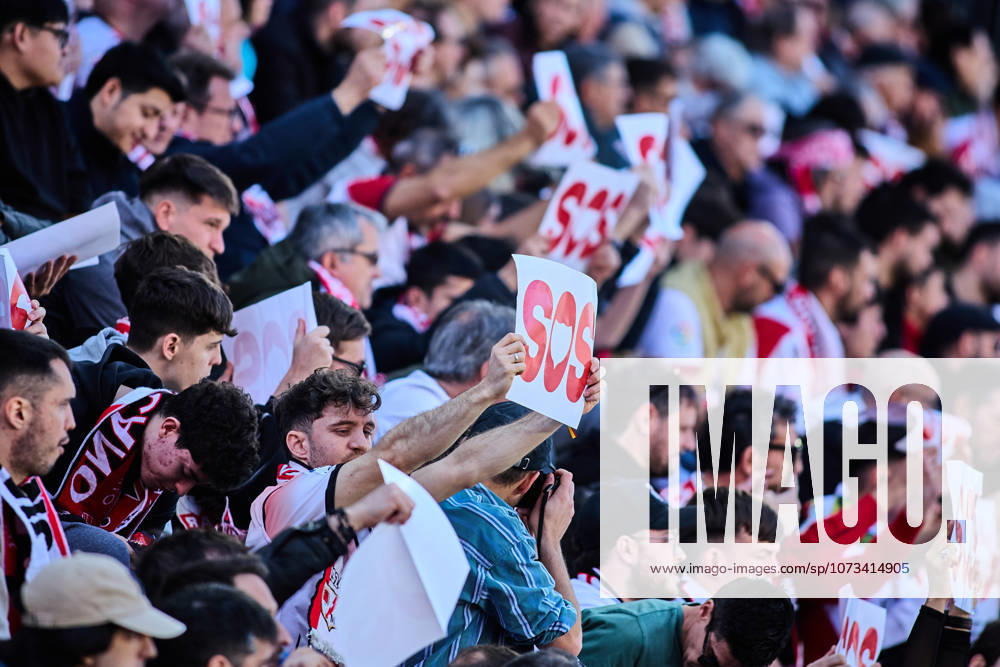 Rayo Vallecano vs Athletic Club de Bilbao - LaLiga EA Sports - 28 02 2026 Fans protest against Raul Martin Presa, president of Rayo Vallecano during the LaLiga EA Sports match between Rayo Vallecano and Athletic Club de Bilbao at Nuevo Vallecas Stadium on February 28, 2026 in Madrid, Spain. Madrid Spain