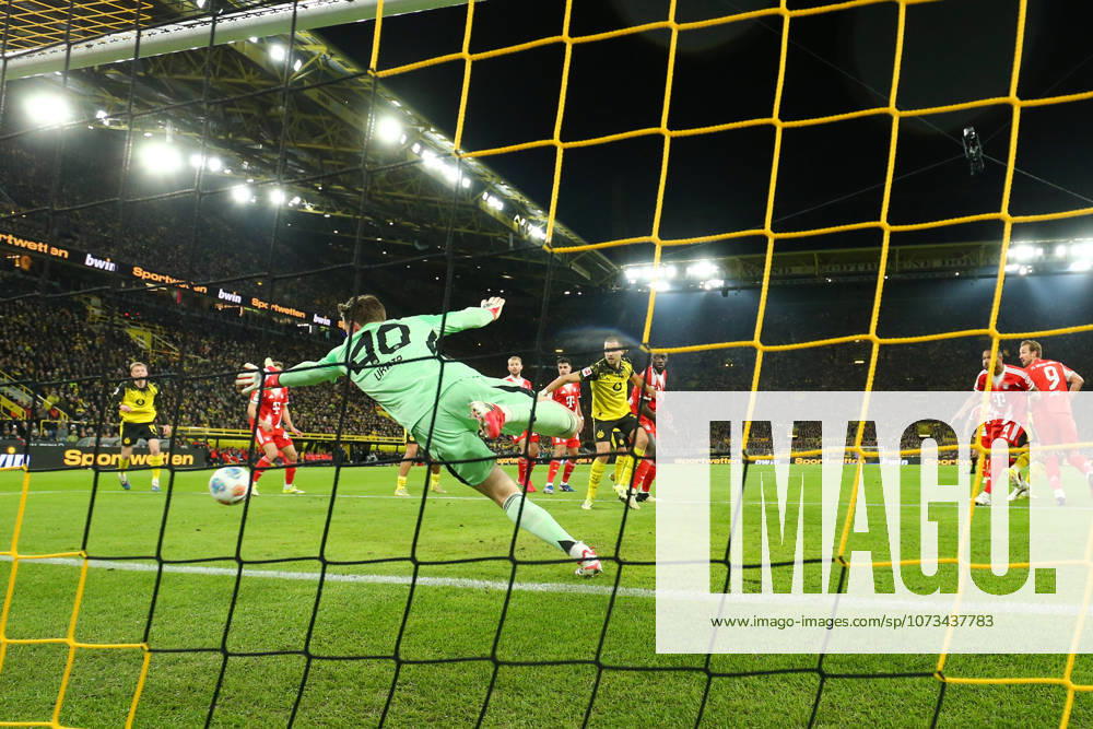 Dortmund, Germany, 28 02 26, Nico Schlotterbeck Borussia Dortmund shoots the 1 0 during the match of the 1 Bundesliga between Borussia Dortmund FC Bayern Muenchen at the Signal Iduna Park in Dortmund Photo by Joachim Bywaletz DFB DFL REGULATIONS PROHIBIT ANY USE OF PHOTOGRAPHS AS IMAGE SEQUENCES AND OR QUASI VIDEO
