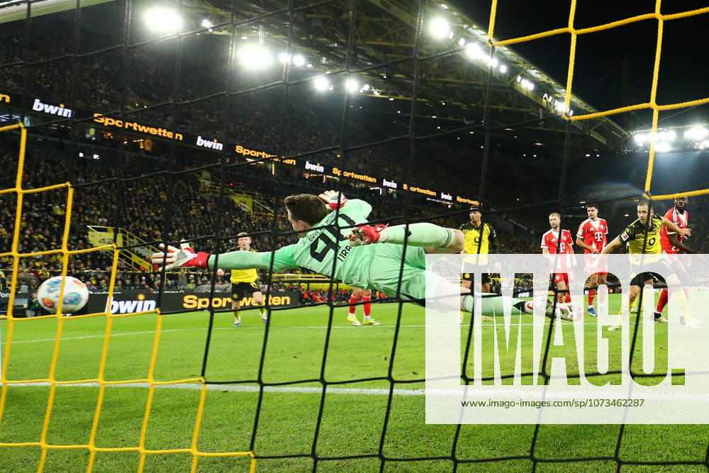 Dortmund, Germany, 28 02 26, Nico Schlotterbeck Borussia Dortmund makes the 1 0 for his team during the match of the 1 Bundesliga between Borussia Dortmund FC Bayern Muenchen at the Signal Iduna Park in Dortmund Photo by Joachim Bywaletz DFB DFL REGULATIONS PROHIBIT ANY USE OF PHOTOGRAPHS AS IMAGE SEQUENCES AND OR QUASI VIDEO