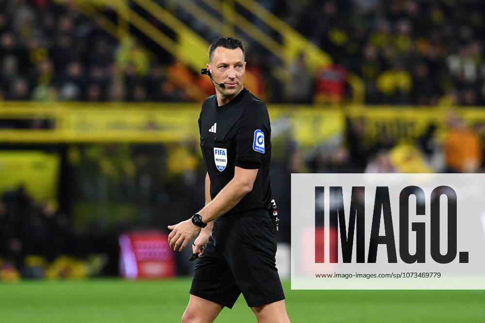 Referee Sven Jablonski looks on during the Bundesliga match between Borussia Dortmund and FC Bayern München, Signal Iduna Park on February 28, 2026 in Dortmund, Germany Photo by Ralf Treese DeFodi Images Referee Sven Jablonski looks on during the Bundesliga match between Borussia Dortmund and FC Bayern München at Signal Iduna Park on February 28, 2026 in Dortmund, Germany Photo by Ralf Treese DeFodi Images DFL regulations prohibit any use of photographs as image sequences and or quasi video Photo by Ralf Treese DeFodi Images