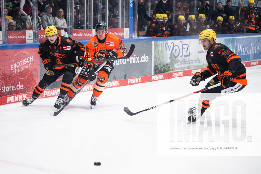Noah Dunham Loewen Frankfurt, 12 GER, Loewen Frankfurt vs Grizzlys Wolfsburg, Ice Hockey, Penny DEL, 47 Matchday, Season 2025 2026, 01 03 2026 Eibner Pressefoto Attila Ziga GER, Loewen Frankfurt vs Grizzlys Wolfsburg, Ice Hockey, Penny DEL, 47 Matchday, Season 2025 2026, 01 03 2026 Frankfurt