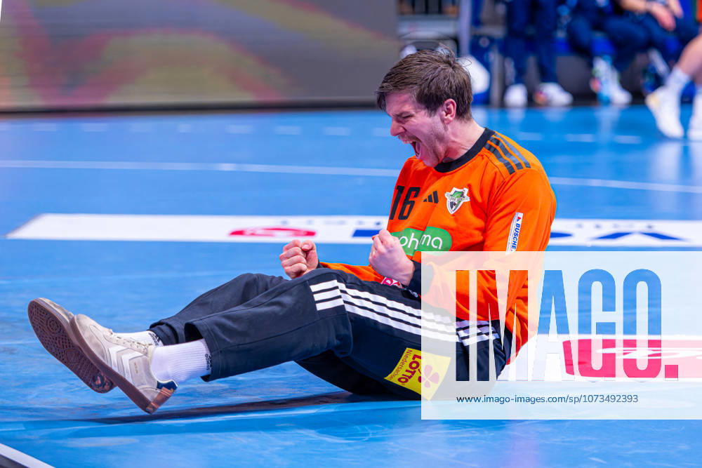 Simon Gade TSV Hannover Burgdorf, No. 16 v l , TSV Hannover Burgdorf green against FRISCH AUF Göppingen white on matchday 23 of the 2025 2026 season in the DAIKIN Handball Bundesliga 01 03 2026, ZAG Arena Hannover, GER ,