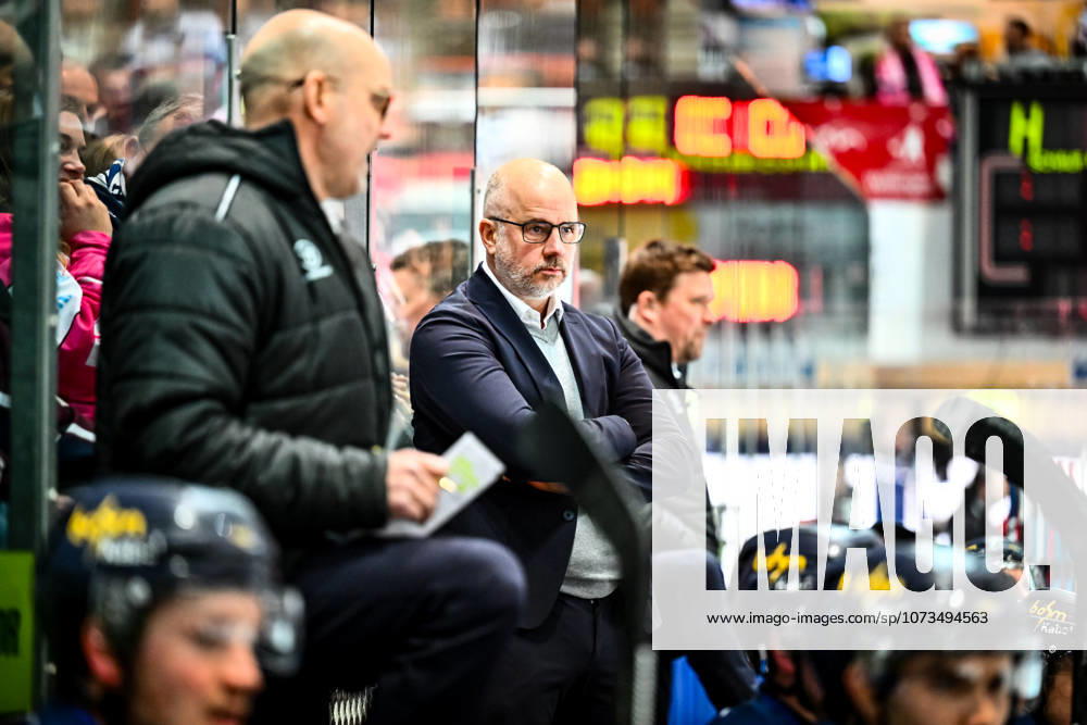 Stefan Nyman Head Coach, Head Coach, Iserlohn Roosters , GER, Iserlohn Roosters vs Augsburger Panther, Ice Hockey, Penny DEL, 47 Matchday, Season 2025 2026, 01 03 2026, GER, Iserlohn Roosters vs Augsburger Panther, Ice Hockey, Penny DEL, 47 Matchday, Season 2025 2026, 01 03 2026 Iserlohn