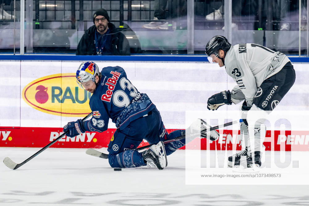 Fight for the puck duel between Maximilian Kastner EHC Red Bull Muenchen, 93 and Valtteri Kemilaeinen Koelner Haie, 13 GER, EHC Red Bull Muenchen vs Koelner Haie, Ice Hockey, DEL, Matchday 47, Season 2025 2026, 01 03 2026 GER, EHC Red Bull Muenchen vs Koelner Haie, Ice Hockey, DEL, Matchday 47, Season 2025 2026, 01 03 2026 Muenchen