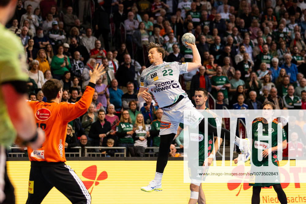 Erik PERSSON FRISCH AUF Goeppingen, 22 scores a goal, Action, Goal throw GER, TSV Hannover Burgdorf vs FRISCH AUF Goeppingen, Handball, Bundesliga, Matchday 23, Season 2025 2026, 01 03 2026, GER, TSV Hannover Burgdorf vs FRISCH AUF Goeppingen, Handball, Bundesliga, Matchday 23, Season 2025 2026, 01 03 2026, Hannover
