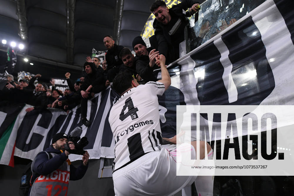 Foto IPP Luciano Adriani Roma 01 03 2026 Campionato di Calcio Serie A 2025 2026 Roma vs Juventus Nella foto: Federico Gatti esulta sotto la curva dei tifosi Italy Photo Press - World Copyright Roma italy Italia ITALY