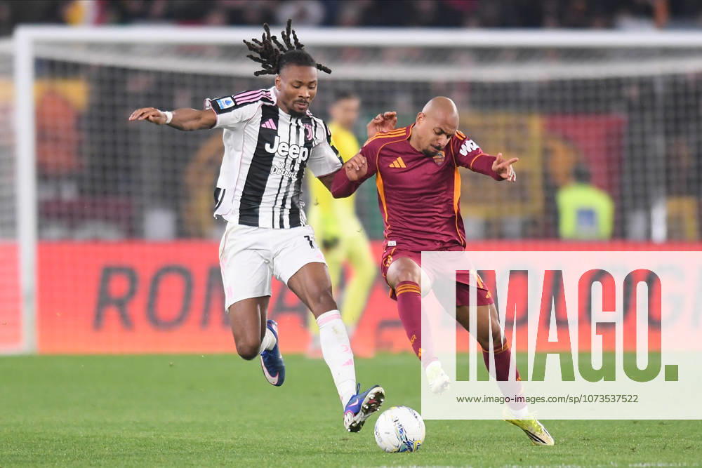 Foto IPP Luciano Adriani Roma 01 03 2026 Campionato di Calcio Serie A 2025 2026 Roma vs Juventus Nella foto: Donyell Malen della Roma a destra contrastato da Khephren Turam Italy Photo Press - World Copyright Roma italy Italia ITALY