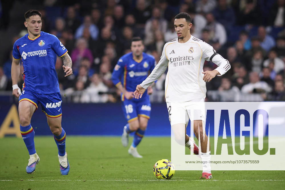 Real Madrid CFs Trent Alexander-Arnold (R) and Getafe CFs Luis Vazquez during La Liga match. March 2, 2026 (20260302148)