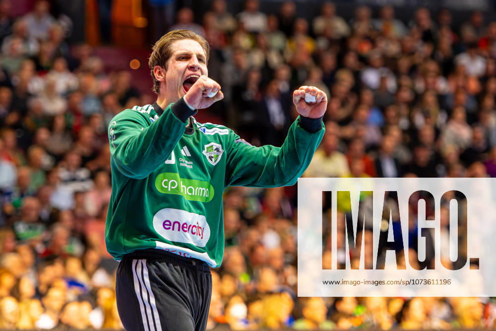 Joel Birlehm TSV Hannover Burgdorf, Nr 35 L R , TSV Hannover Burgdorf orange against Kadetten Schaffhausen black 3 Matchday of the Main Round EHF European League 2025 2026 01 03 2026, Swiss Life Hall Hannover, GER ,